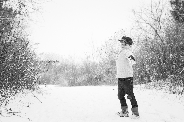 snow photoshoot bw