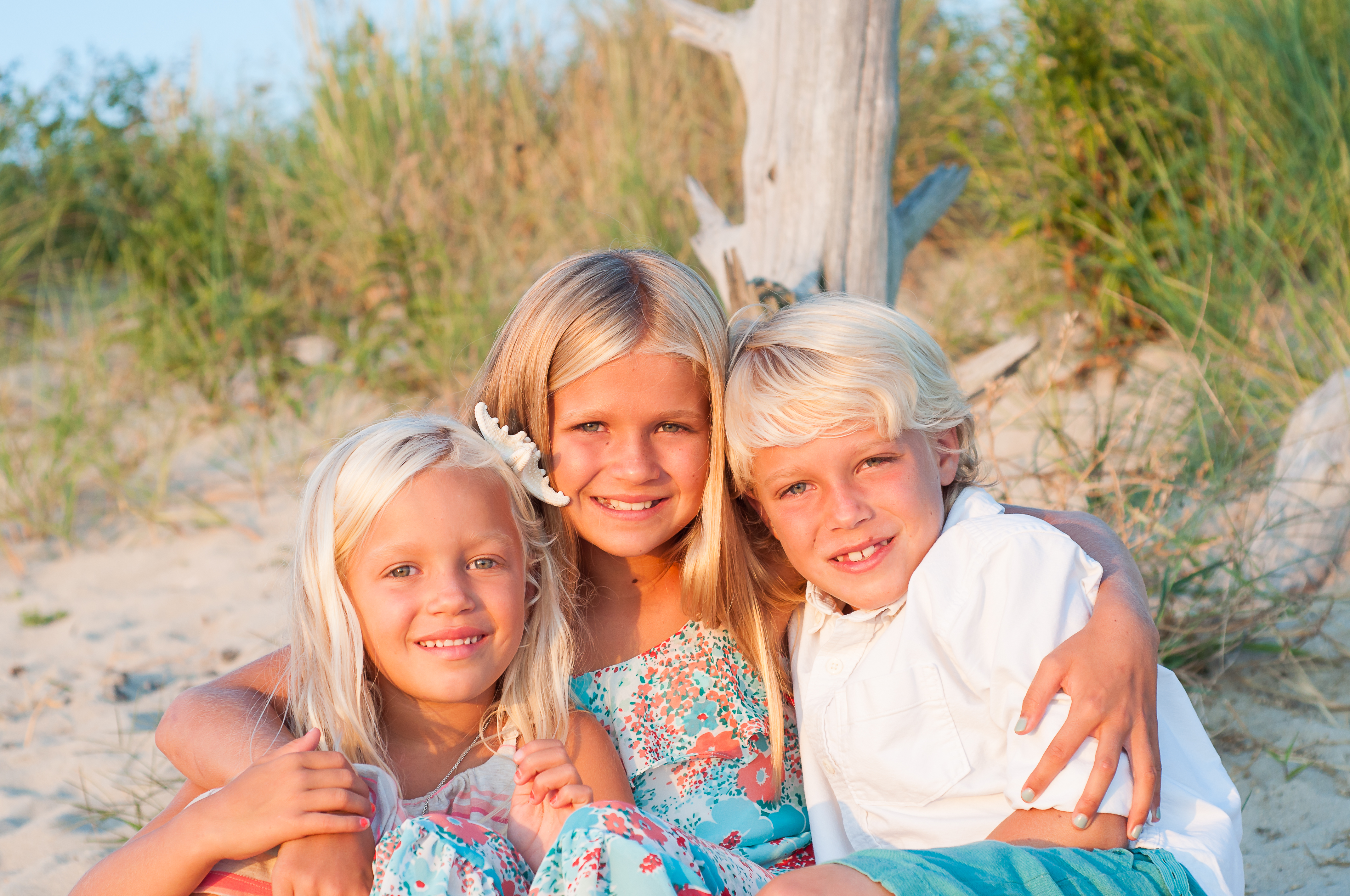 brother and sister beach hug