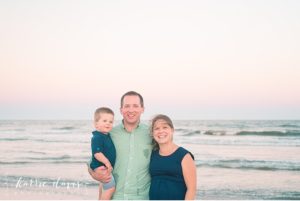 navy and mint outfits for family beach shoot