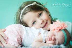 newborn baby girl photo shoot with her big sister. love the cute headband