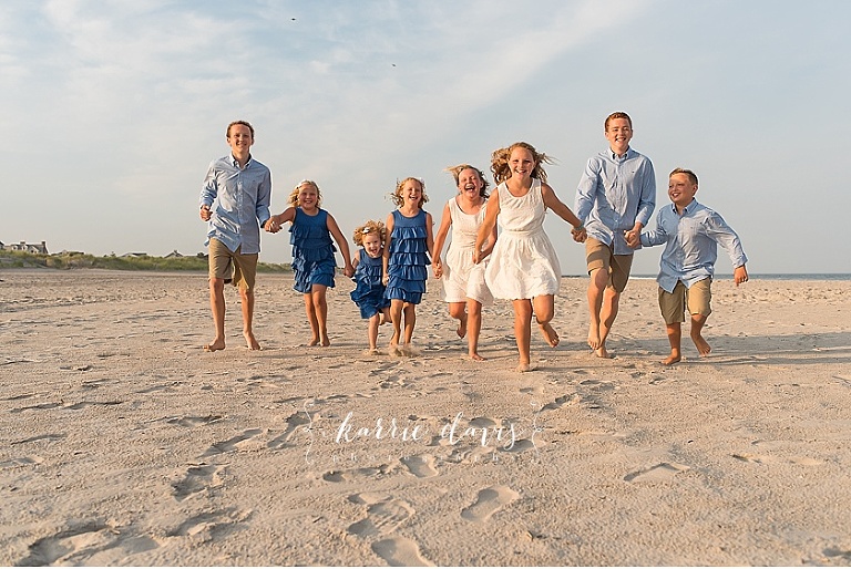 Great photo ideas for posing kids during their Beach Family pictures. Stone Harbor NJ