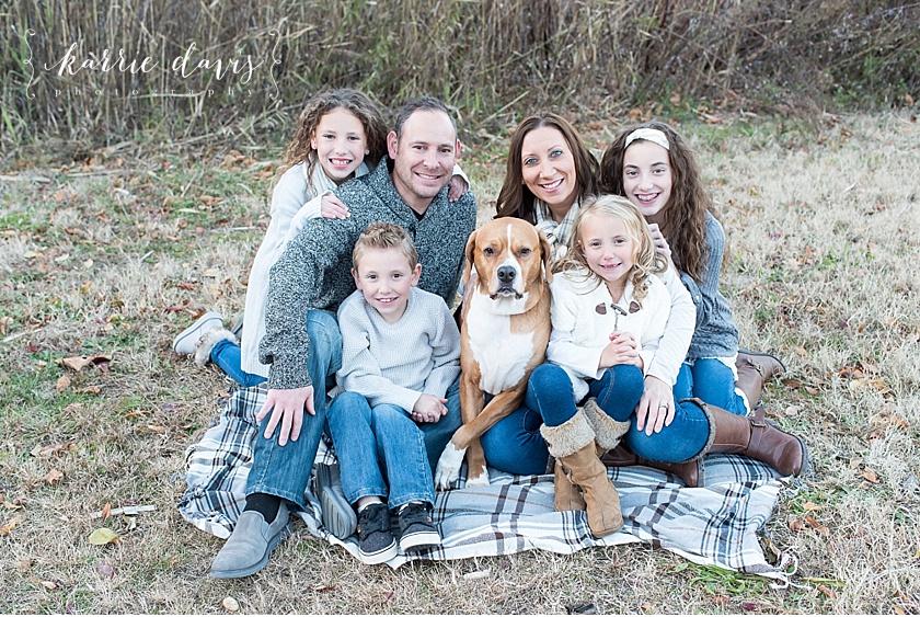 How perfect is this dog posing for holiday family pictures? seriously this needs to be a canvas of large print. Karrie Davis is a fantastic photographer