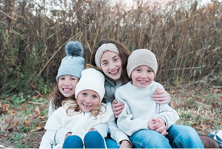 Love this off white, blue and jeans look for holiday pictures, it's neutral color tones and classic. Photos by NJ photographer Karrie Davis. 