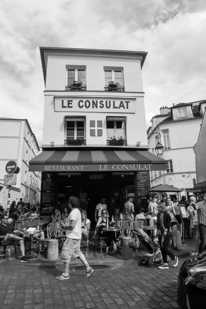 Le Consult, a Montmartre icon